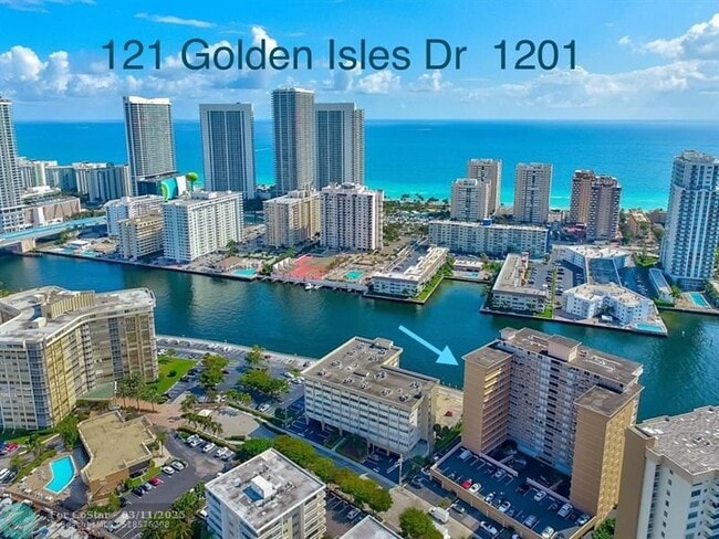 Foto del edificio - 121 Golden Isles Dr