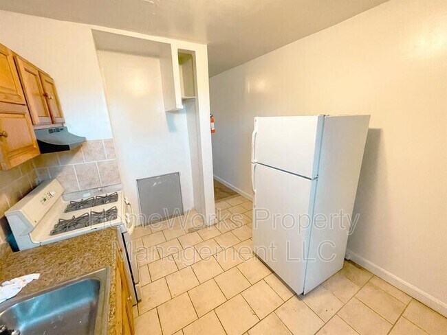 Foto del edificio - 3012 W Garrison Ave