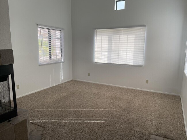 Foto del edificio - 1944 Las Palmas Ln