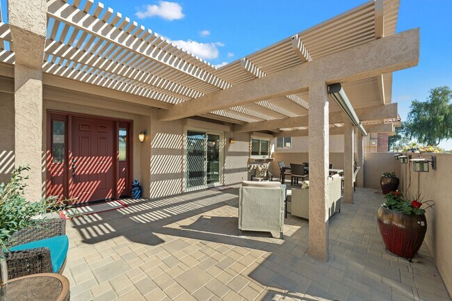 Foto del edificio - Welcome to this updated & spacious Golf Course Home in Leisure World a 45+ Active Adult Resort Co...