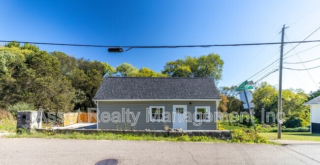 Building Photo - 128 Pickering St