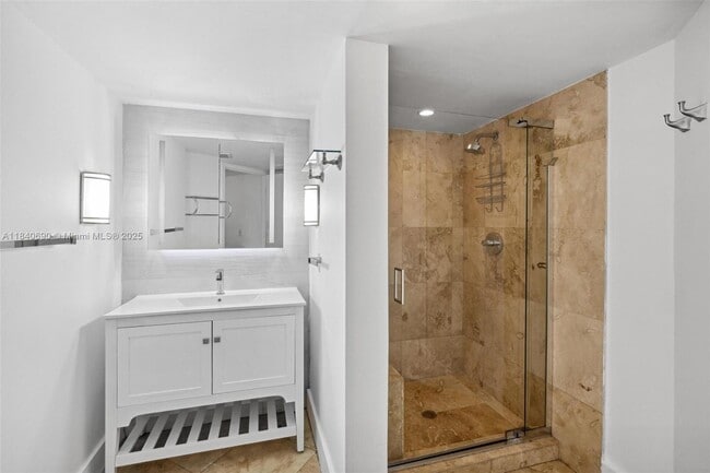 Building Photo - 9741 Fontainebleau Blvd