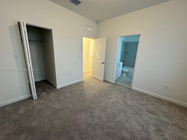 Foto del edificio - 633 SE 13th St Cir