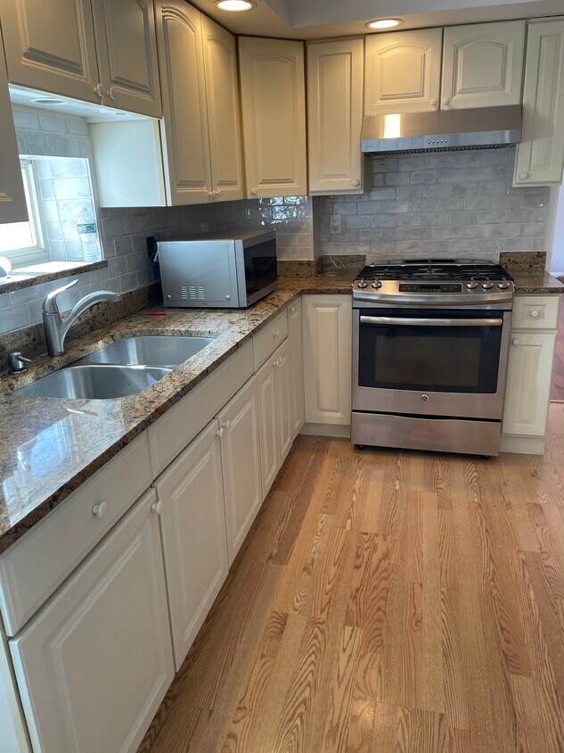 Kitchen - 24 Highland Ave