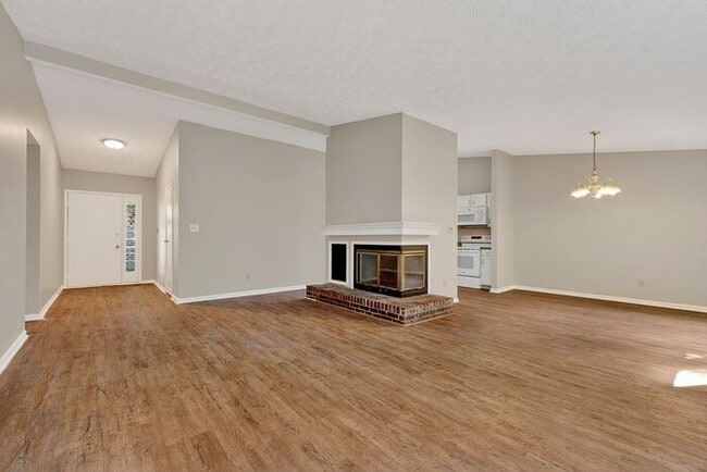 Building Photo - Beautifully Home with Large Backyard & 2-Car Garage in York Subdivision