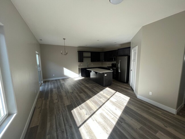 Building Photo - NEW Four Bed Cedar City!
