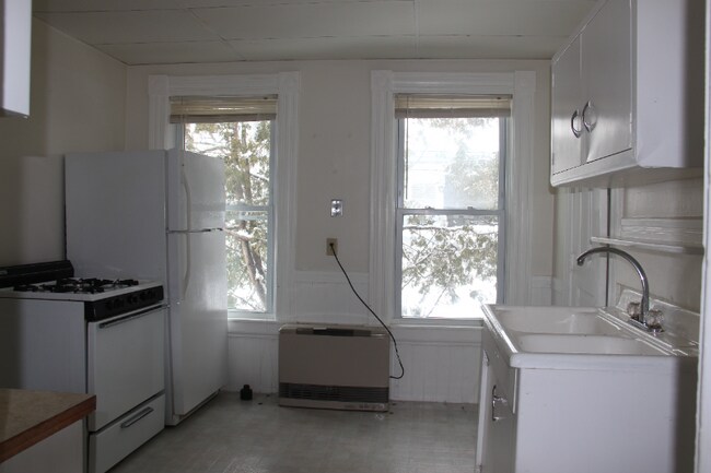 Building Photo - 261 Summer St