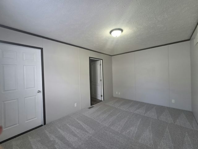 Foto del edificio - 433 Warbler Ln