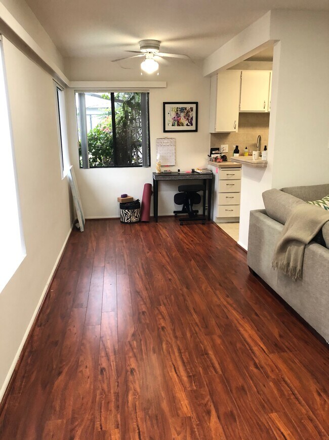 Foto del edificio - 11725 Montana Ave
