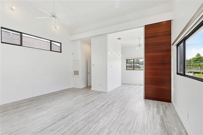 Building Photo - 229 Lowerline St