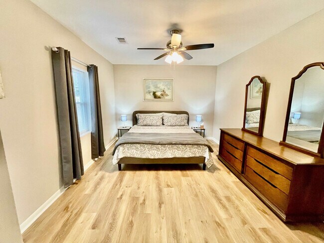 Foto del edificio - 2560 Hammond Dr