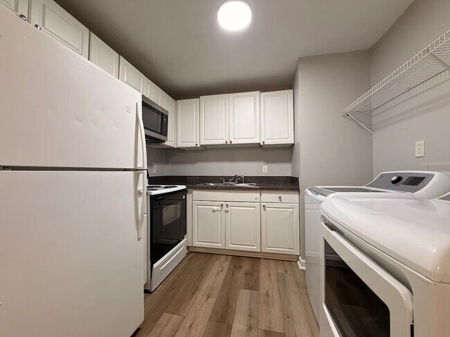 Foto del edificio - 205-207 Rustwood Dr Rustwood Dr
