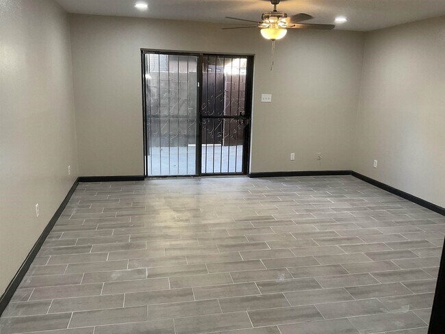 Foto del edificio - 1300 Hillside Rd