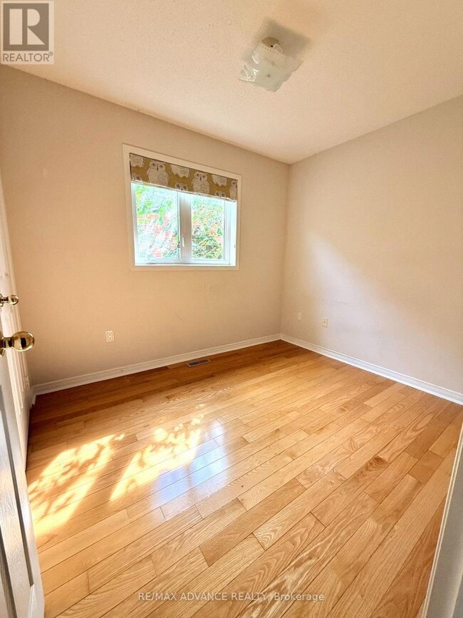 Building Photo - 137 Laramie Crescent