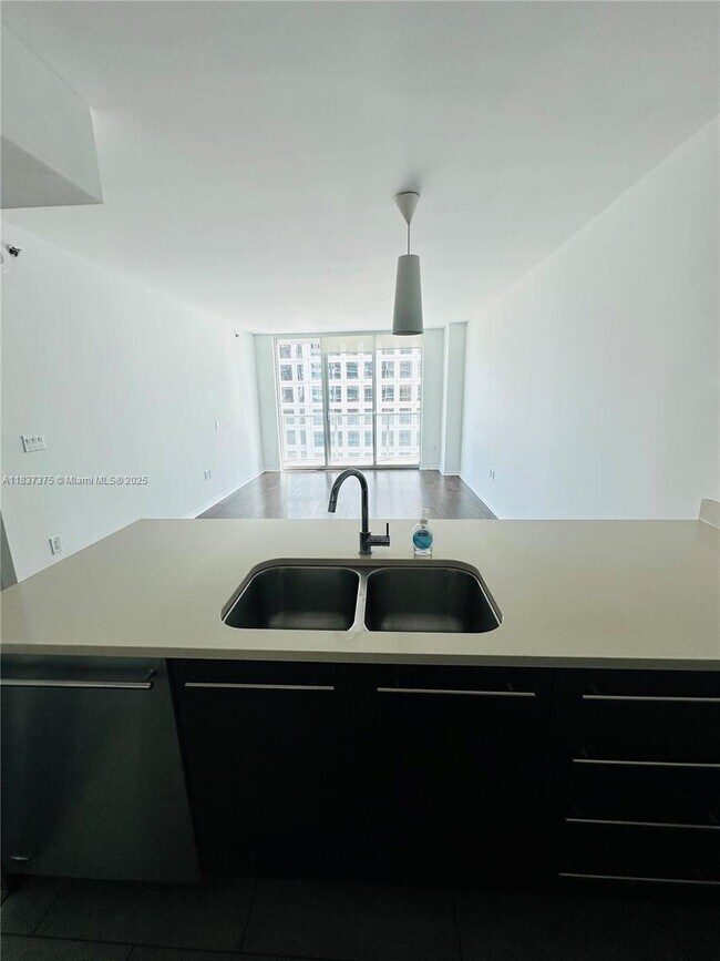 Building Photo - 500 Brickell Ave