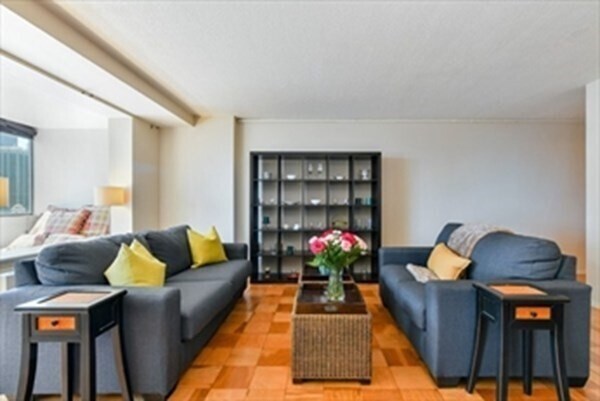 Foto del edificio - 2 Hawthorne Pl