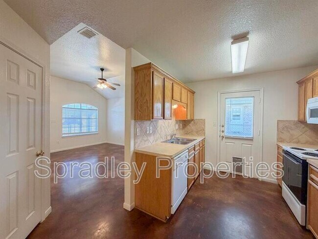 Building Photo - 5510 Luxor Dr