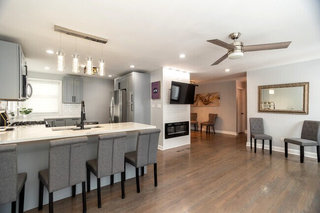 Foto del edificio - 9945 Sunnyside Ave