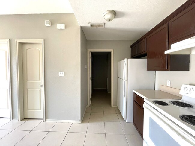 Foto del edificio - 2010 Miroslava Ave