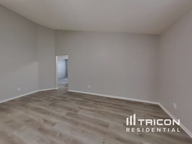 Building Photo - 1127 Summer Springs Drive
