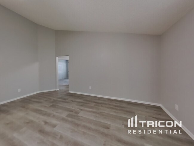Foto del edificio - 1127 Summer Springs Drive