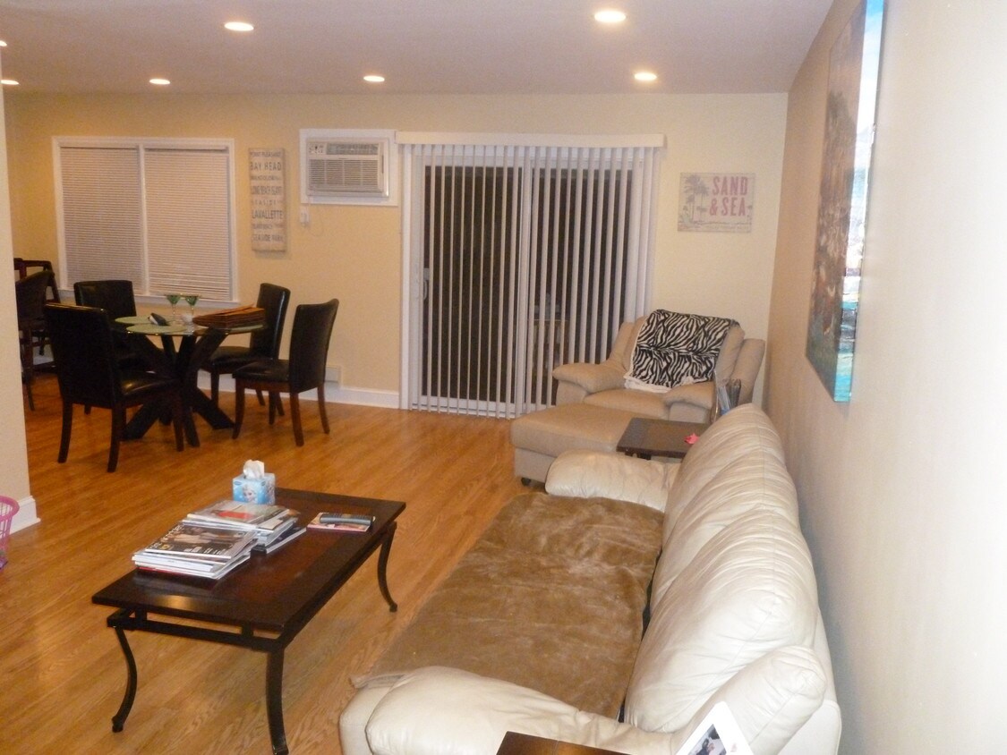 Living Room / Dining Room - 320 Maryland Ave