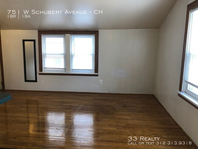 Foto del edificio - Great 1 Bed Coach House in Heart of LP!