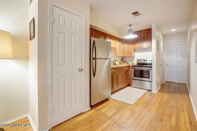 Building Photo - 330 Monroe St