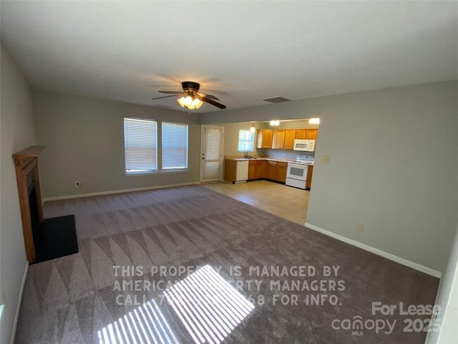 Foto del edificio - 1596 Matthew Allen Cir