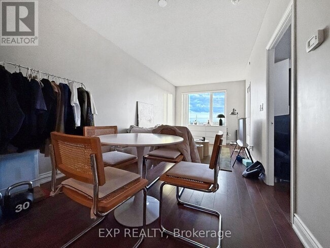 Building Photo - 325 South Park Rd