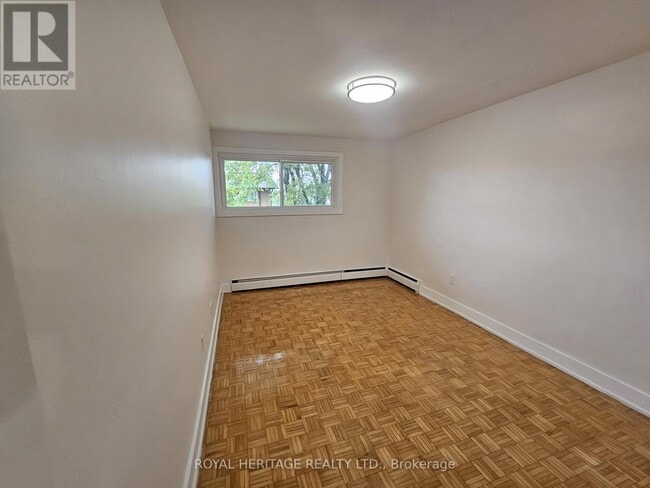 Photo du bâtiment - 949-949 Simcoe St N
