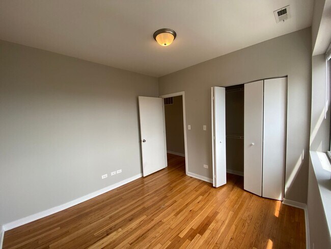 Foto del edificio - 4817 N Christiana Ave