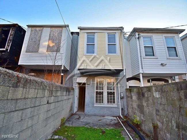 Building Photo - 3 br, 1.5 bath  - 1826 N. washington