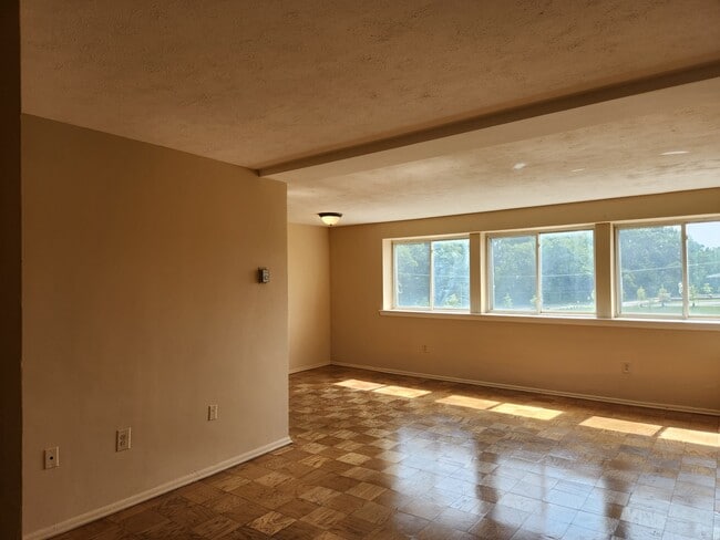 Dining-Living Rm - 9250 Edwards Way