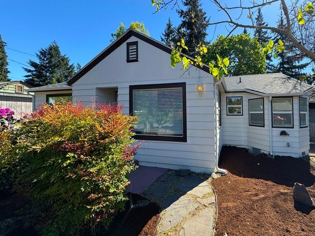 Photo - 801 Dorris St House