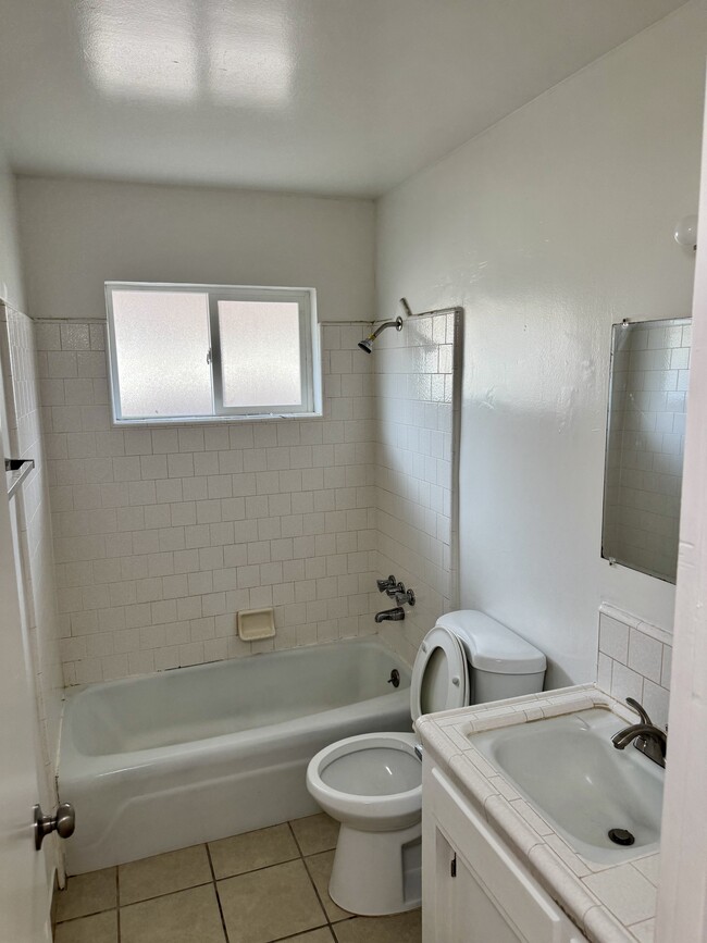 Bathroom - 3312 N Chester Ave