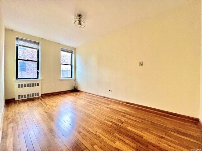 Foto del edificio - 65-30 108th St
