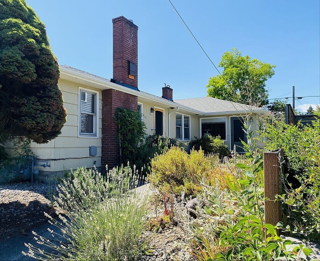 Photo - 5115-5115 NE 33rd Ave (Portland, OR)