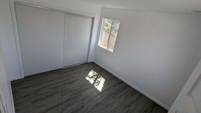 Foto del edificio - 11837 Daphne Ave