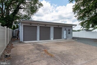 Building Photo - 115 Samdin Blvd