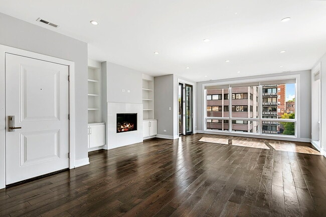 Building Photo - 6157 N Kenmore Ave