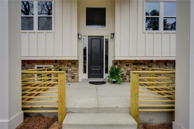 Building Photo - 2295 Brandon Ct NE