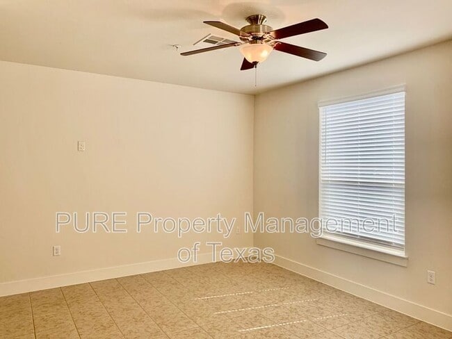 Foto del edificio - 2225 Katy Ln