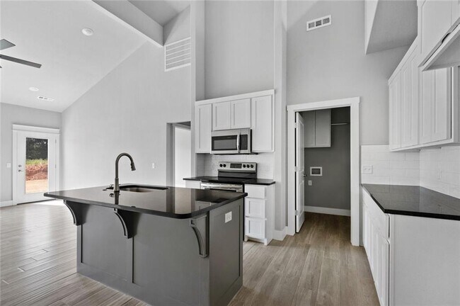 Foto del edificio - 650 Sun Meadows Loop