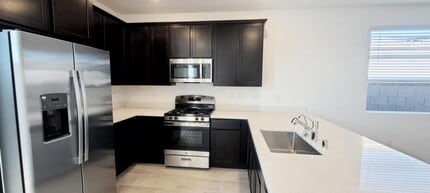 Building Photo - 9500 Sequoia Rdg Ave