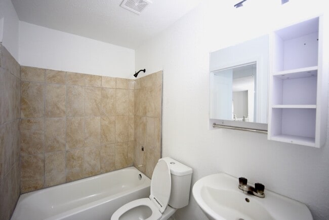 Building Photo - 5819 Flax Bourton St