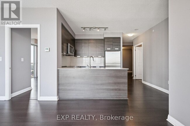 Photo du bâtiment - 5033 Four Springs Ave