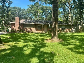 Building Photo - 506 Shamrock Dr