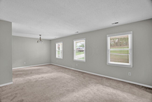 Building Photo - 3 Bedroom, 2 Bathroom House in Greensboro