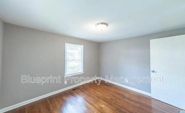 Building Photo - 2242 3rd Ave S